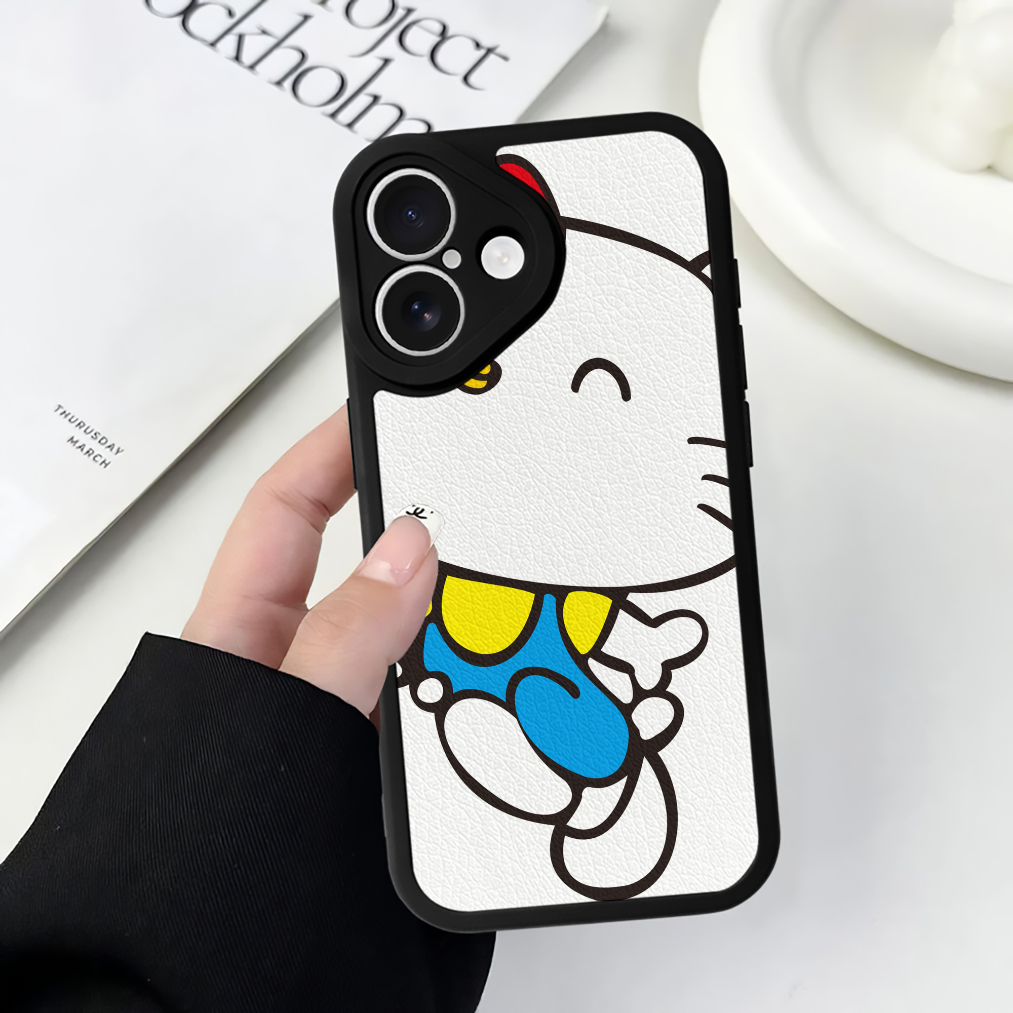 （画像用） Hello Kitty ハローキティ 【iPhone 16シリーズ対応】シリコンスマホケース（レザー調） 材質：シリコン